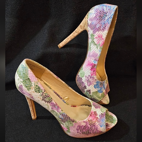 Torta Caliente Snakeskin Pattern Multi Color Floral Peep Toe High Heels-Size 10M - Picture 1 of 8